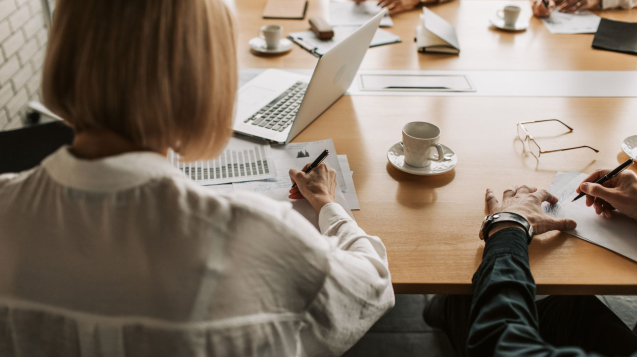 Assessment comportamental + dados: como transformar perfis em planos de comunicação digital eficazes